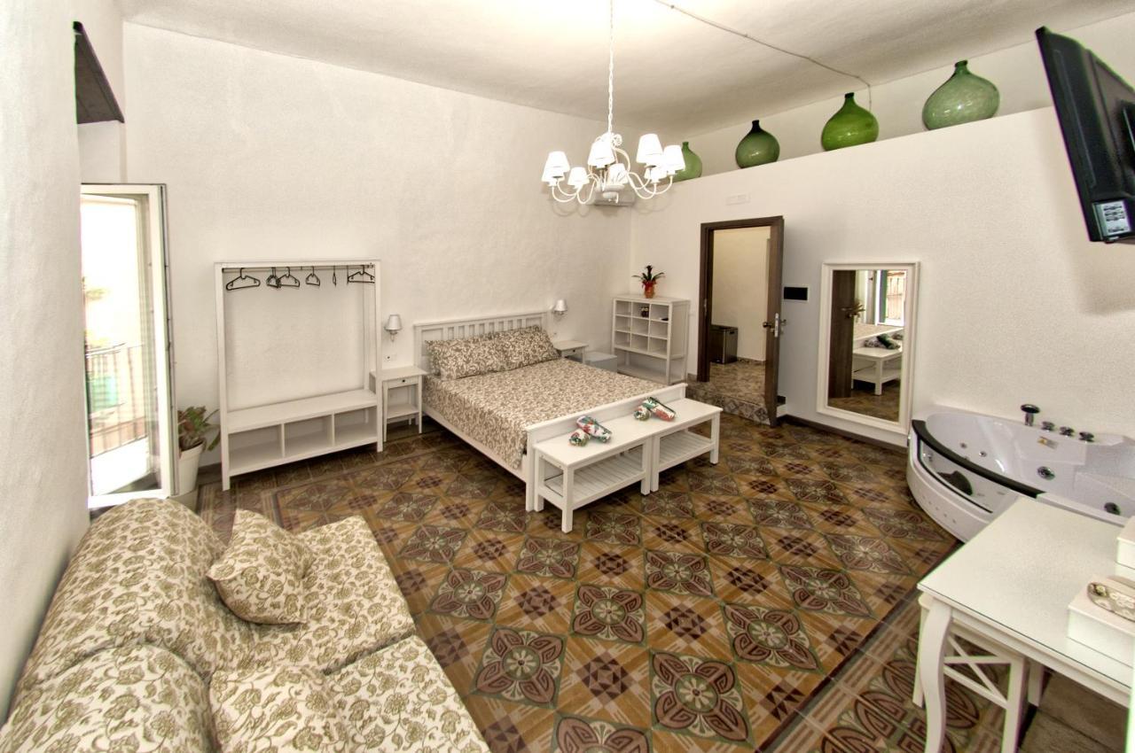 La Serva Padrona Таранто Экстерьер фото